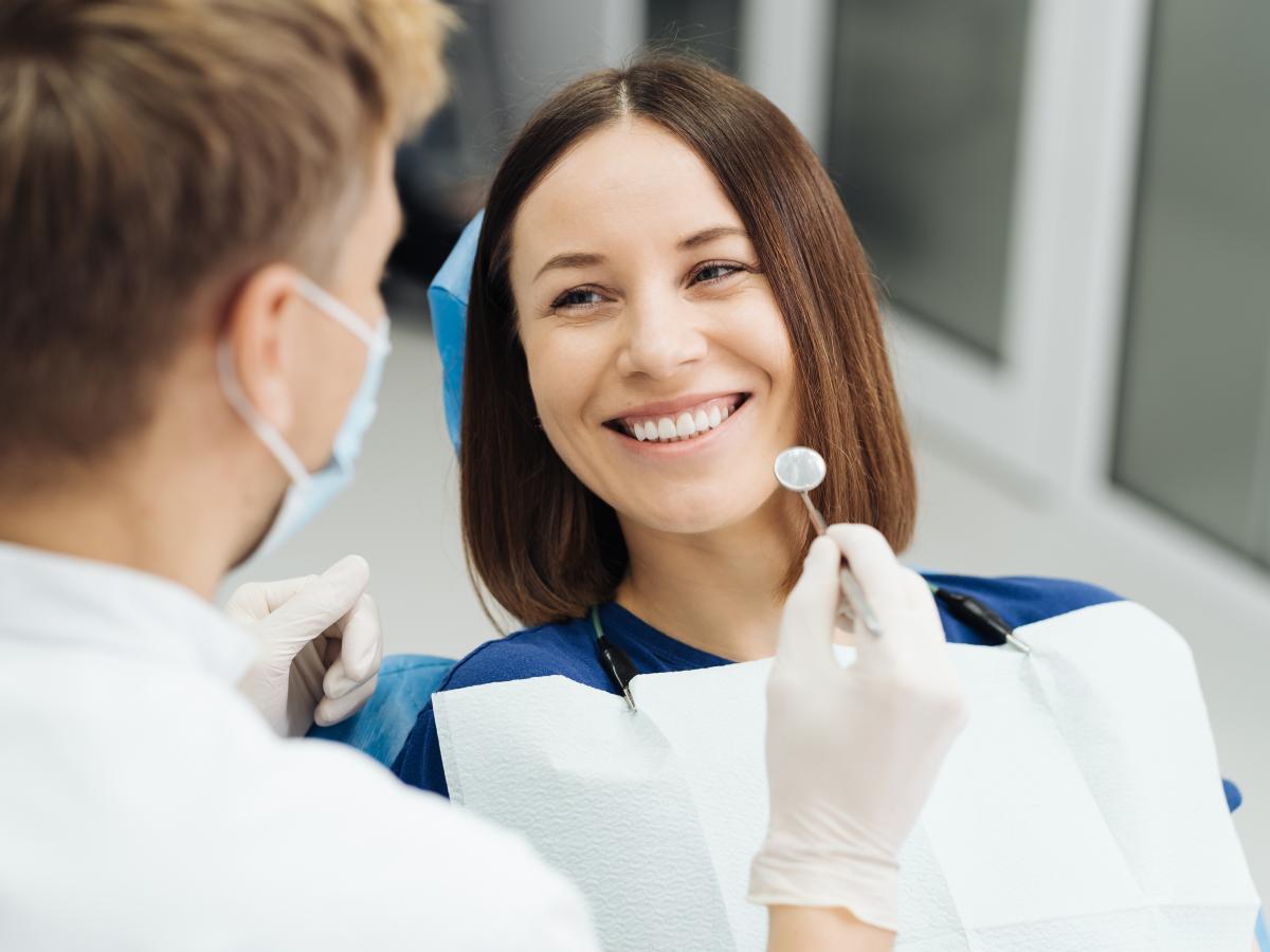 <a href="https://www.freepik.com/free-photo/male-professional-dentist-with-gloves-mask-discuss-what-treatment-will-look-like-patient-s-teeth_17751921.htm#fromView=search&page=1&position=0&uuid=99722df5-a4ad-4351-aa99-835123a67d70&query=smile+at+dentist">Image by ArthurHidden on Freepik</a>
