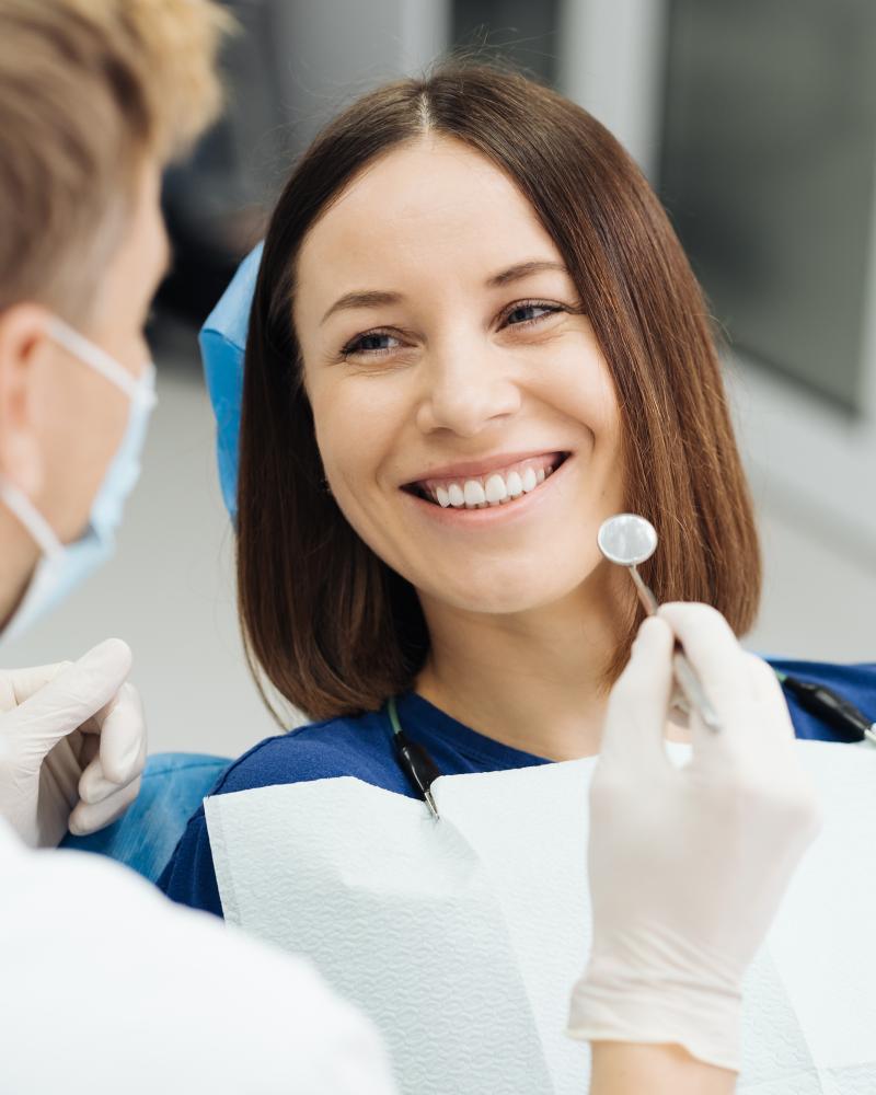<a href="https://www.freepik.com/free-photo/male-professional-dentist-with-gloves-mask-discuss-what-treatment-will-look-like-patient-s-teeth_17751921.htm#fromView=search&page=1&position=0&uuid=99722df5-a4ad-4351-aa99-835123a67d70&query=smile+at+dentist">Image by ArthurHidden on Freepik</a>